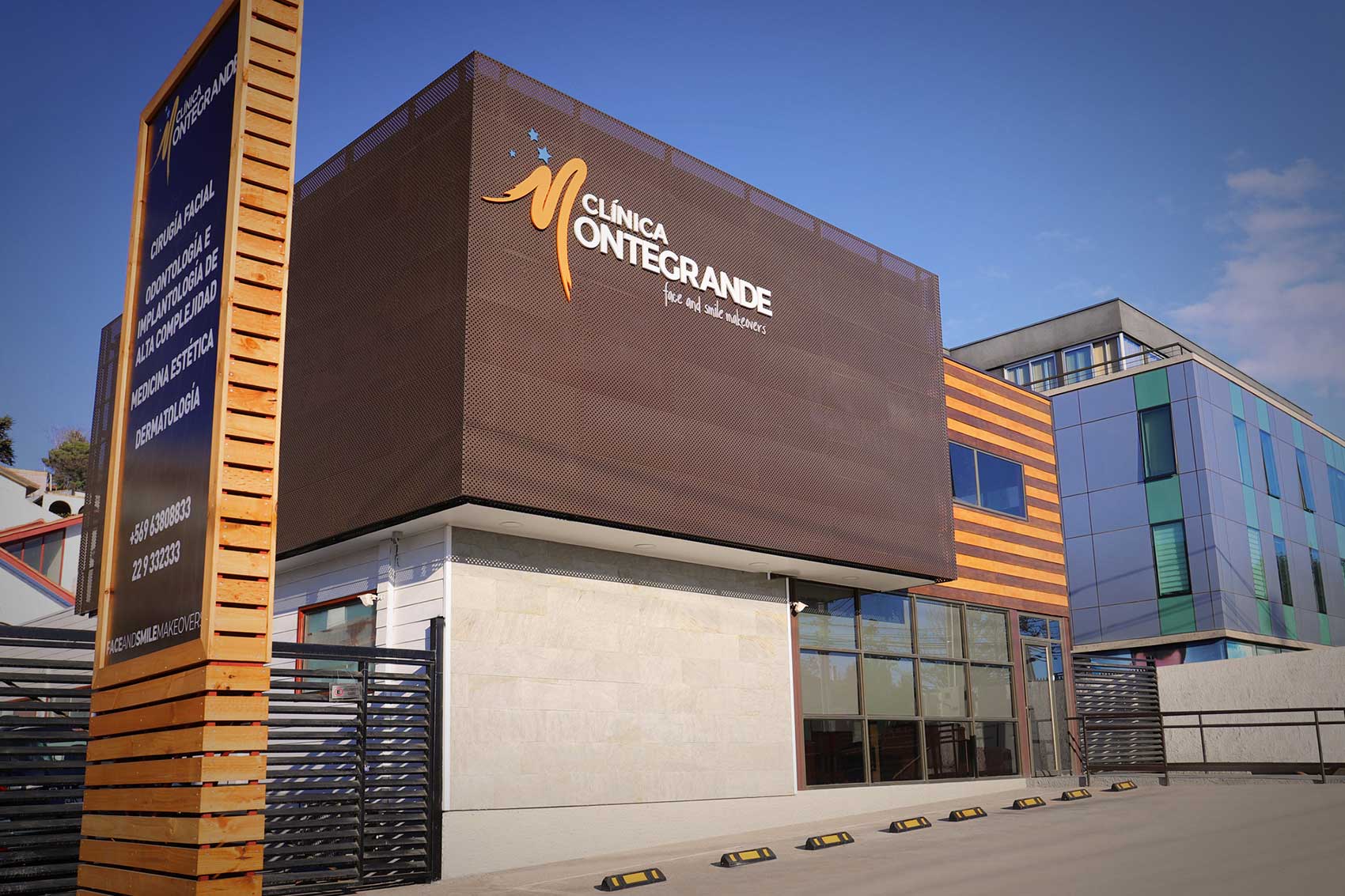 Foto del frontis de clinica Montegrande